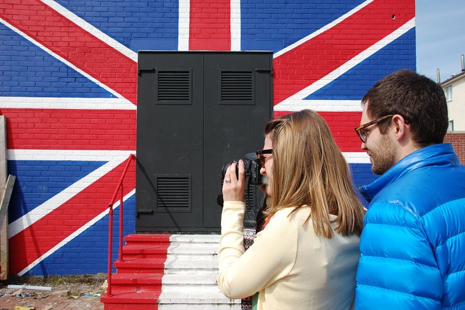 1 Hour Express Belfast Taxi/Cab Tour History, Murals, Troubles - The Peace Wall and the meaning of a signature