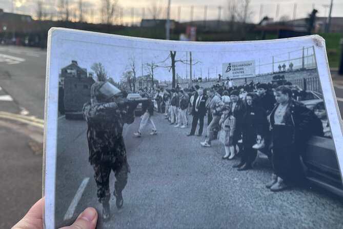 2 Hour Private Belfast Taxi Cab Tour of Troubles & Peace walls - The old jail and Belfast’s prison story