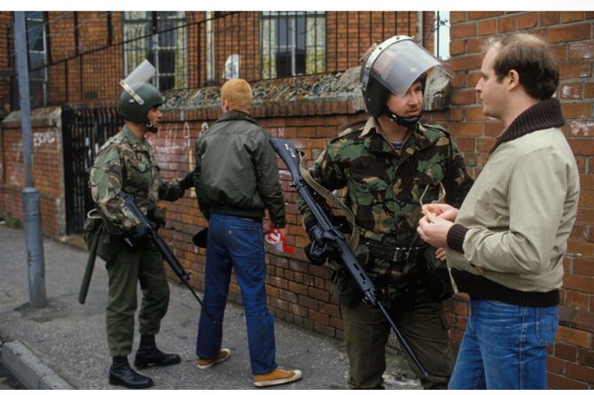 2 Hour Terror and Mural History Belfast taxi Private Tour - Divis Flats and the story of Fort Apache