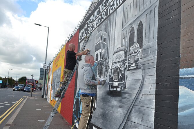 Belfast Black Cab Taxi Private Tour 2hr with Original Guides - Signing the peace wall in Belfast