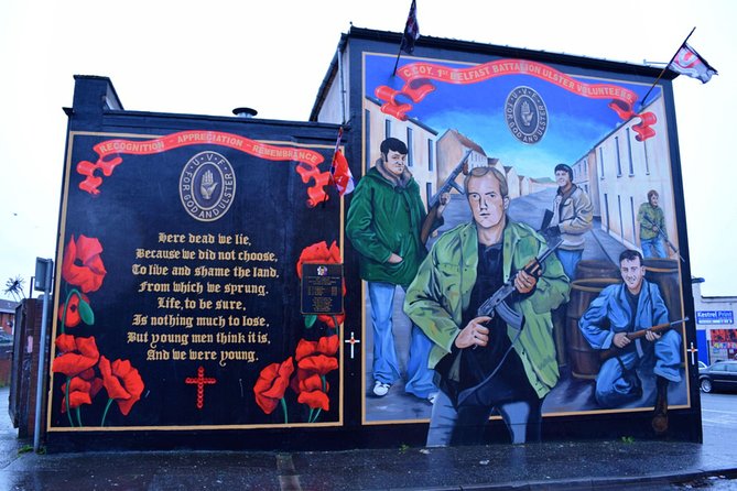 Belfast Hop-on Hop-off Tours - Live guides, recorded commentary, and the human factor