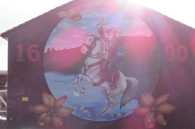 Belfast Murals Taxi Tour - The Peace Wall in about ten minutes