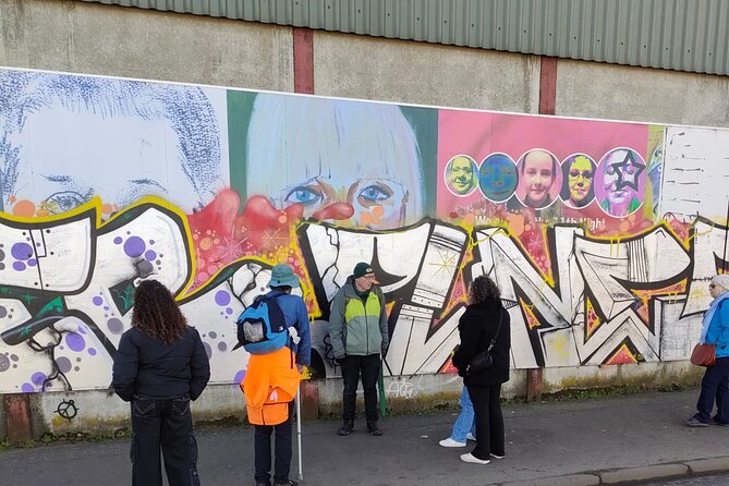 Belfast Troubles Tour: Walls and Bridges - Starting at City Hall: Belfast makes its first impression