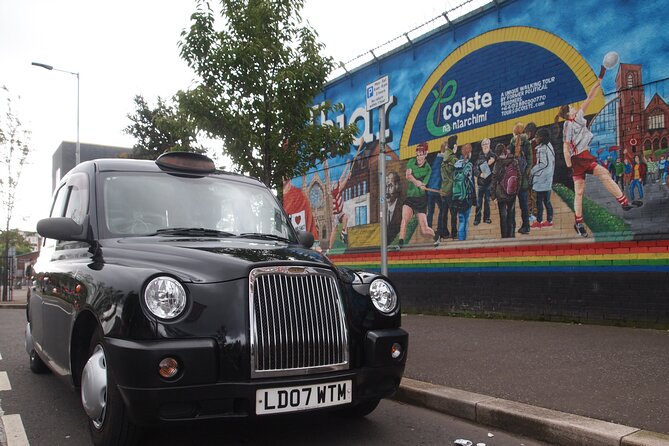 Black Taxi Mural "Tour Like A Local" - The Peace Wall in a ten-minute stop