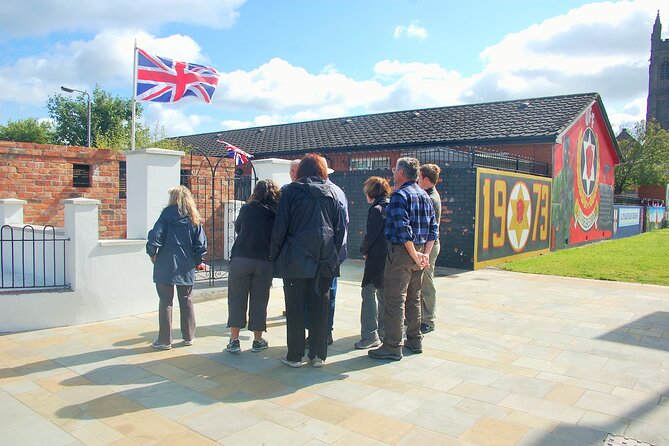 Express Terror and Peace 90 min Private Belfast Cab /Taxi Tour - Shankill Road and the Loyalist view of Belfast