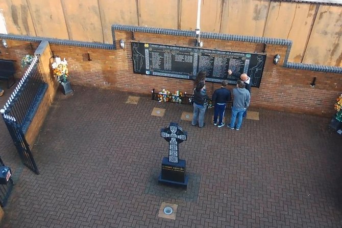 Famous 1.5 hour Belfast Murals Tour - Divis: beginning with the city’s viewpoint and story
