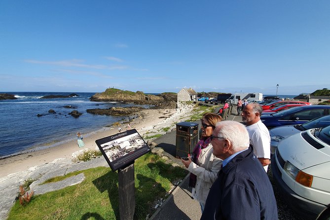 Giant's Causeway, Carrick-a-Rede Ropebridge and Belfast Titanic - 5 Star Tour - Belfast murals, peace lines, and local commentary