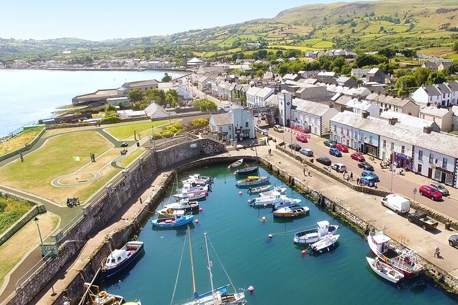 Giants Causeway & Castles Tour from Belfast: Guided tour - Portaneevy gives you the rope bridge view