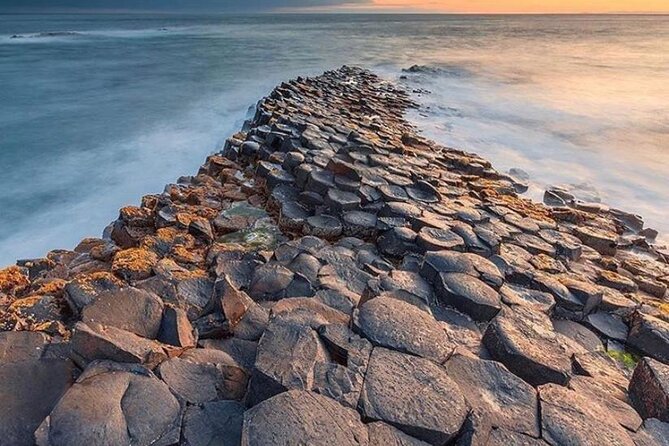 Giants causeway -Game of thrones 7 hours adventure private tour - Carrick-a-Rede: thrill or coastal viewpoint
