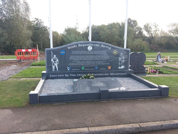 IRA Troubles Conflict Private Tour Museum Graves Murals and Political Analysis - From Divis Street to the Peace Wall