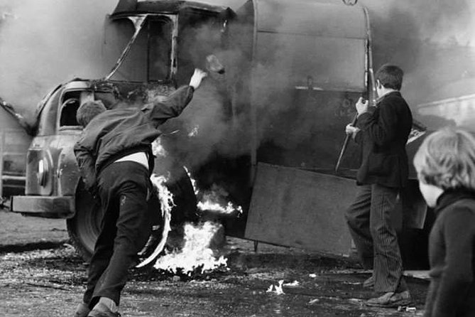 IRA Troubles Conflict Private Tour Museum Graves Murals and Political Analysis - A three-hour route that packs in a lot