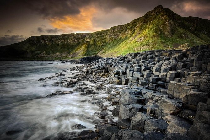 Luxury Giants Causeway Tour in Mercedes + FREE Belfast Mural Tour - Why a private Mercedes day works well
