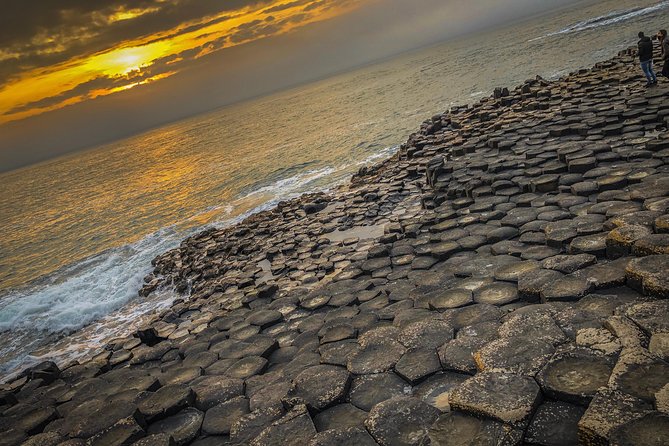 Luxury Giants Causeway Tour in Mercedes + FREE Belfast Mural Tour - Belfast’s murals bring the day back to the city