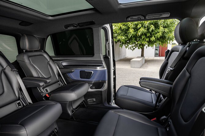 Luxury Tours Belfast. Full day Private Hire Tour for 2- 6 people - Giant’s Causeway is the day’s natural centerpiece