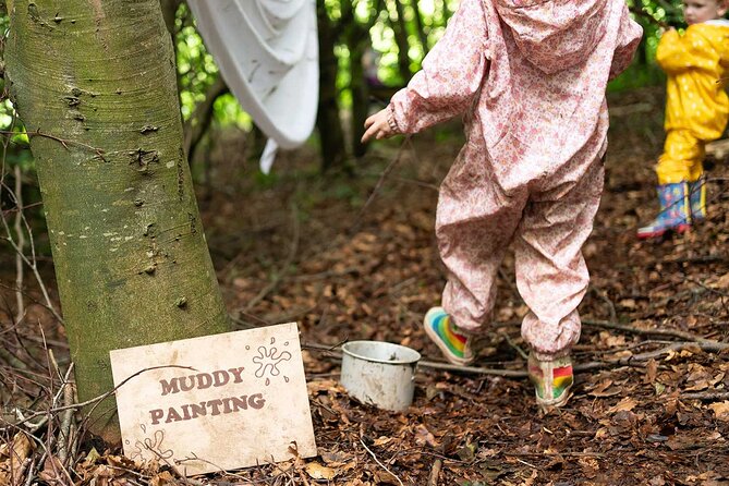 Muddy Tots Go Wild Forest School Ballynahinch County Down - Walking from BallyBurren to the beech woodland