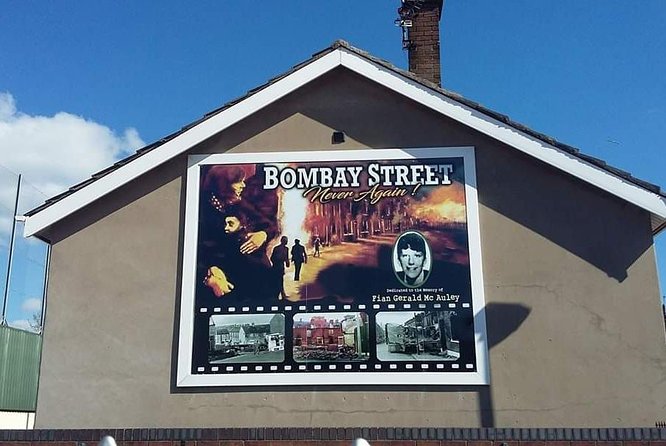 Official World Famous Belfast Black Taxi Tour - Seeing the Peace Wall up close