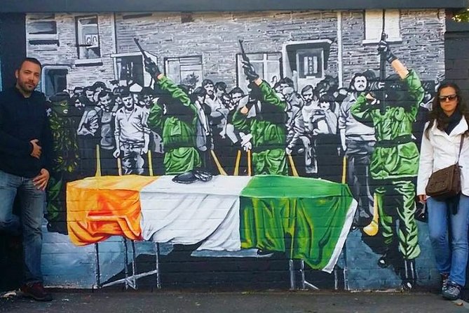 Original Private Belfast Troubles and Peace Cab/Taxi Tour 2 Hours - Why a black taxi is the right way to see Belfast