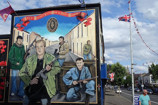 Political Taxi Tour Belfast (1-7 People) - What the guides add to the experience