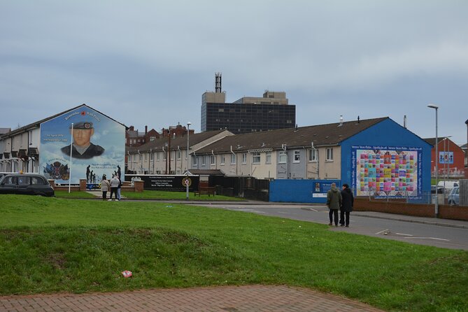 Private 1 Hour Belfast Taxi cab Tour - Divis: a short stop with a specific story