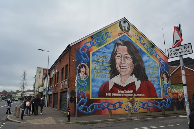 Private 1 Hour Belfast Taxi cab Tour - Falls Road Library and Sinn Féin headquarters