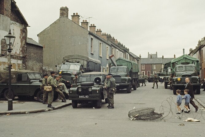 Private Belfast Troubles Cab Tour Adventure 2hrs Personal Guide - Crossing to the Shankill Road