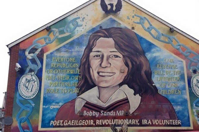 Private Political History & Murals Tour Belfast - The Peace Wall: a place to pause