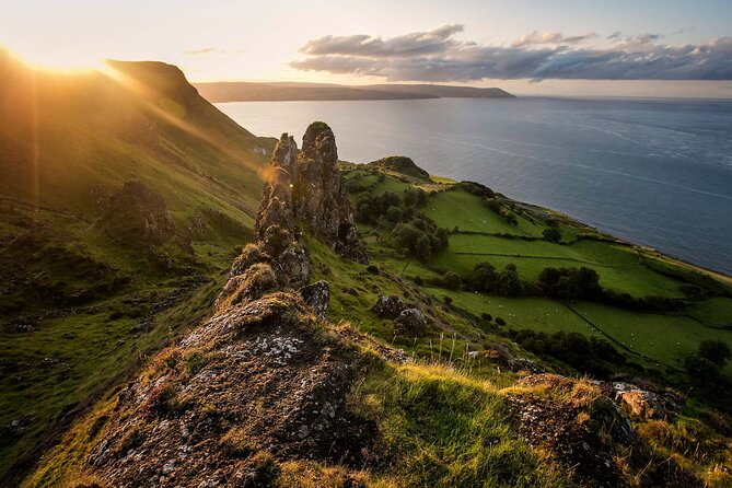 Titanic Experience and Giant's Causeway tour from Belfast - Transport, group size, and the Dublin connection